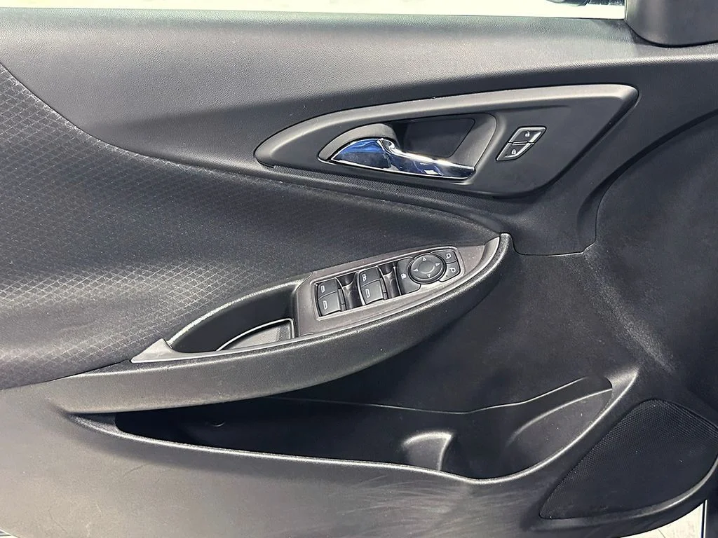 Used 2023 Blue Chevrolet LT image 19