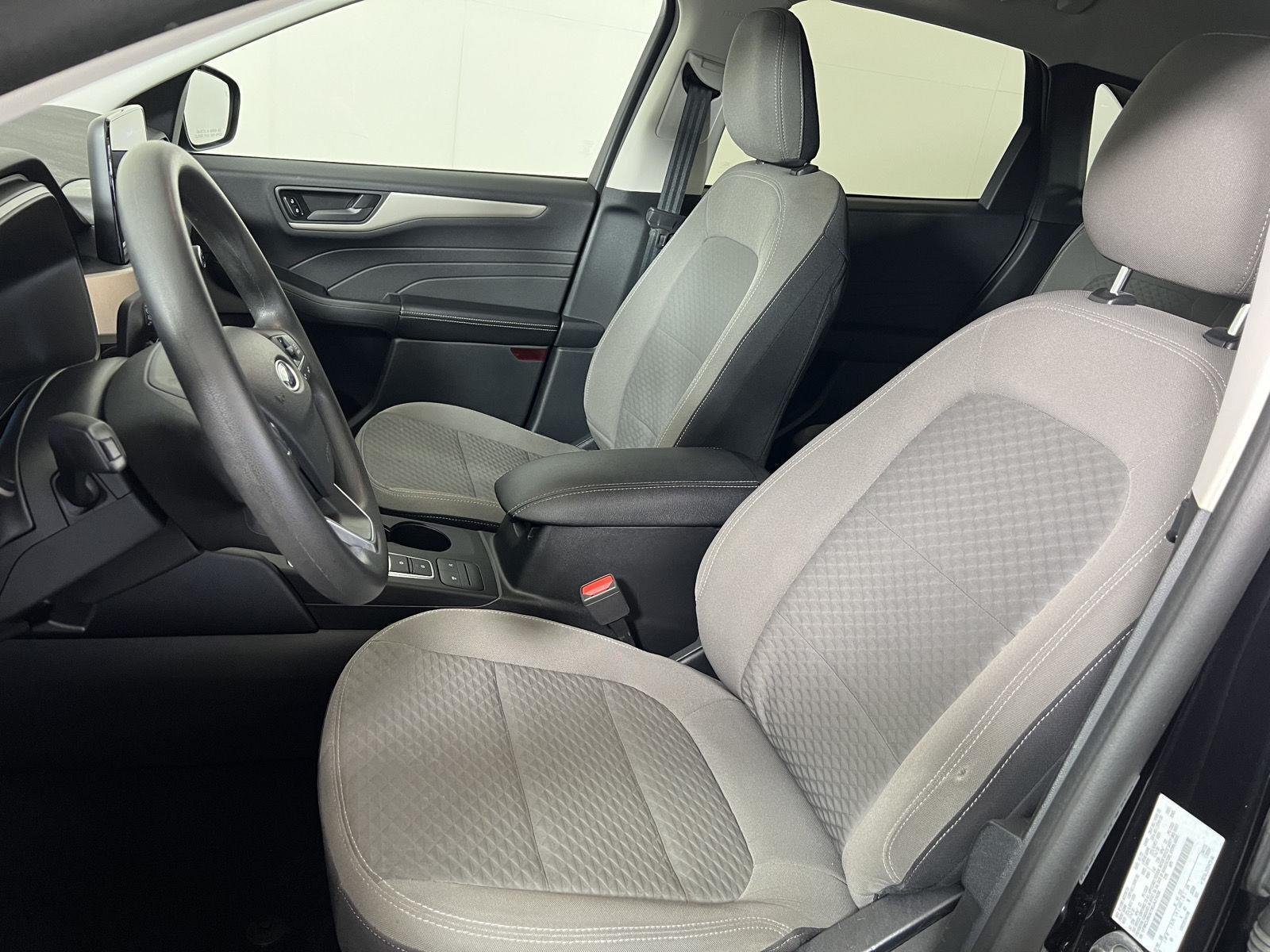 Used 2022 Agate Black Ford SE image 5