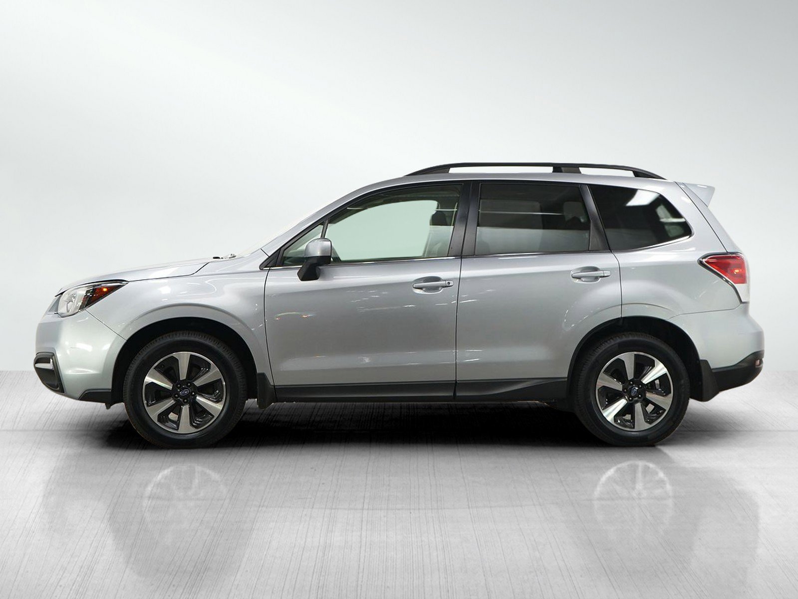 Used 2017 Ice Silver Metallic Subaru 2.5i Limited image 2