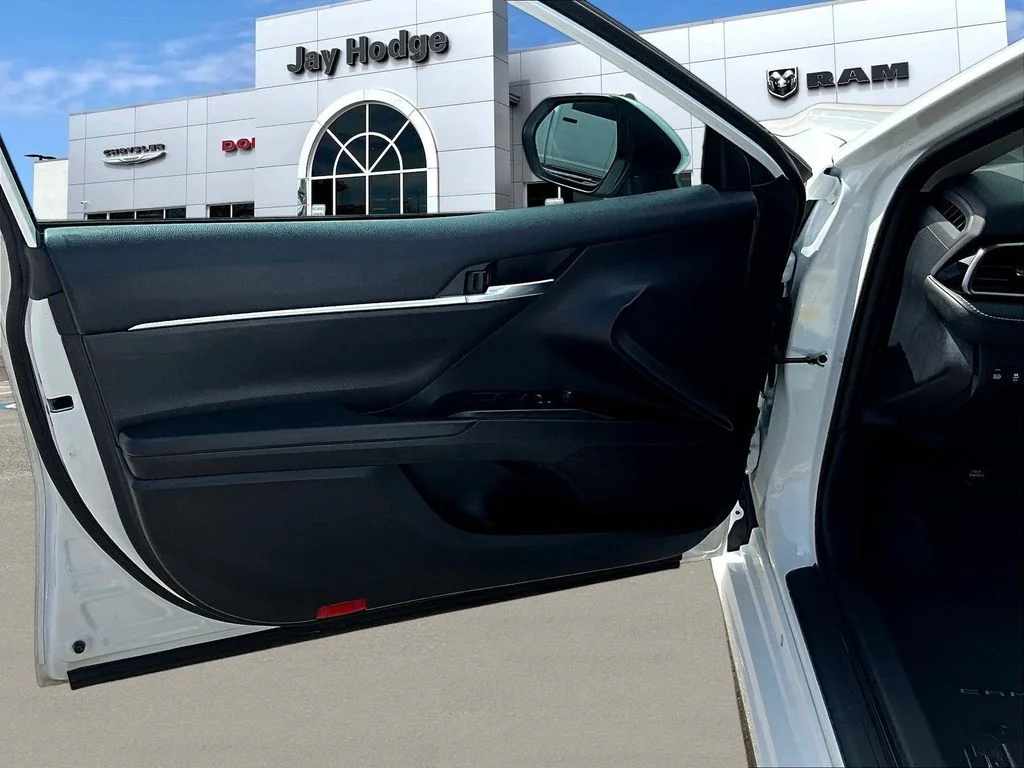 Used 2022 White Toyota SE Nightshade image 22