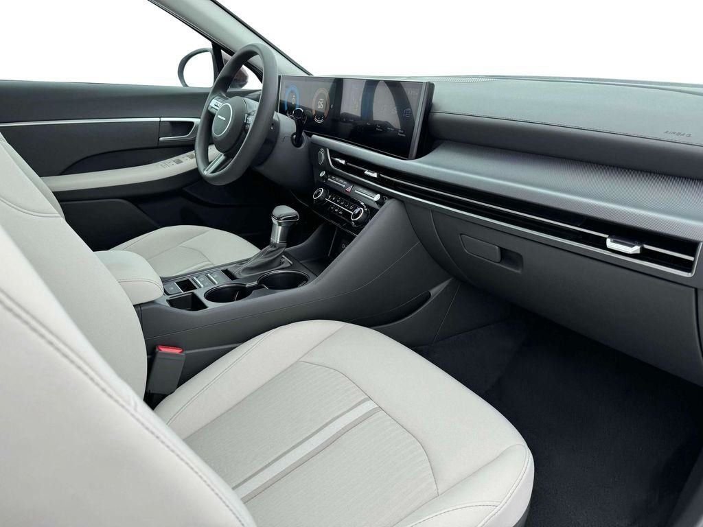 2025 Hyundai Sonata SE - Photo 34