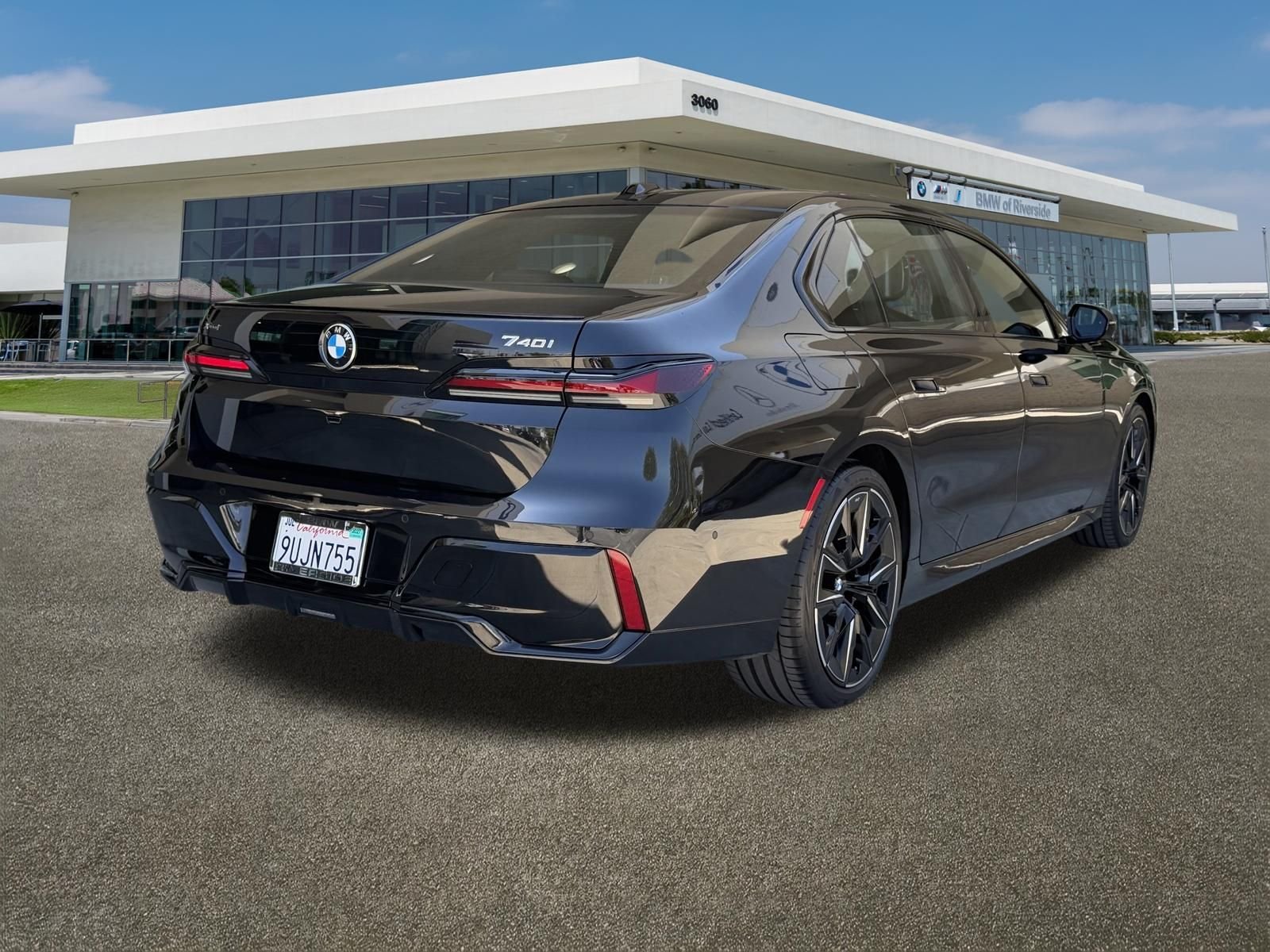 Used 2025 Black BMW 740i xDrive image 10