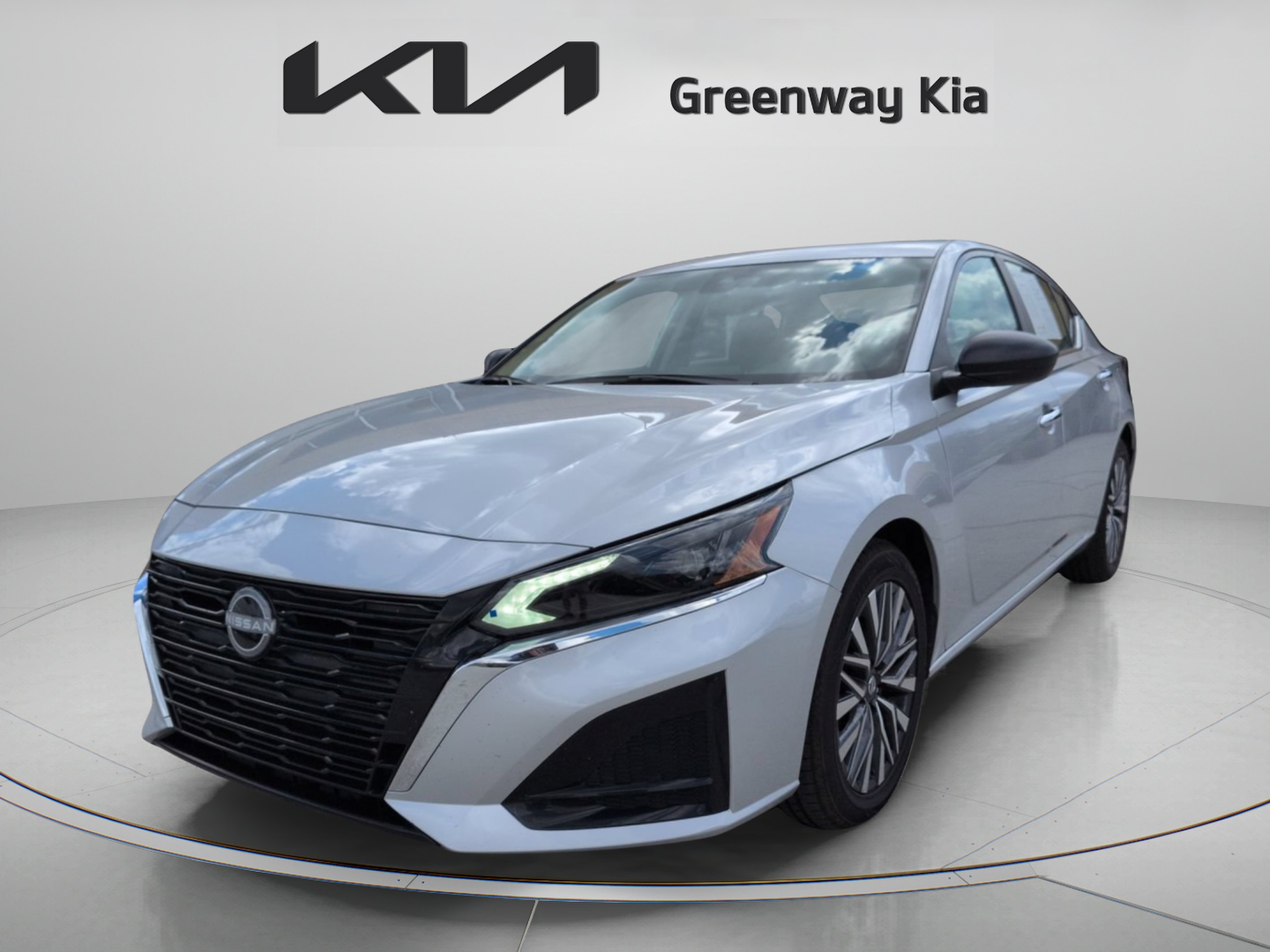 Used 2025 Brilliant Silver Metallic Nissan 2.5 SV image 8