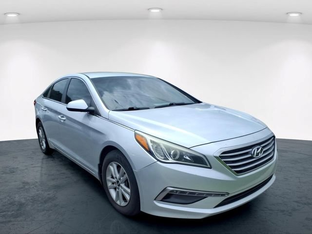 Used 2015 Silver Hyundai SE image 10