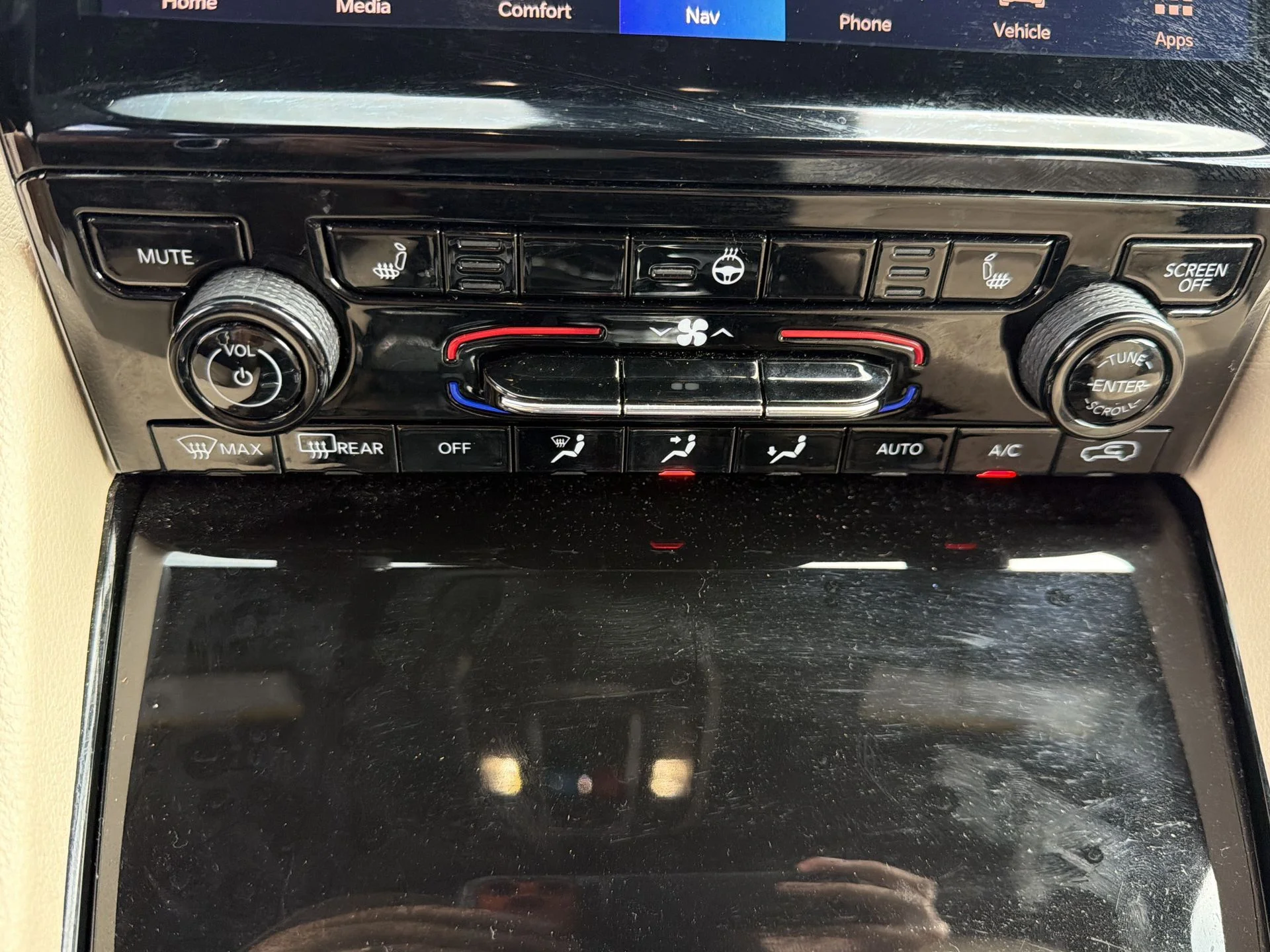 Certified Used 2023 Metallic Jeep Limited image 10