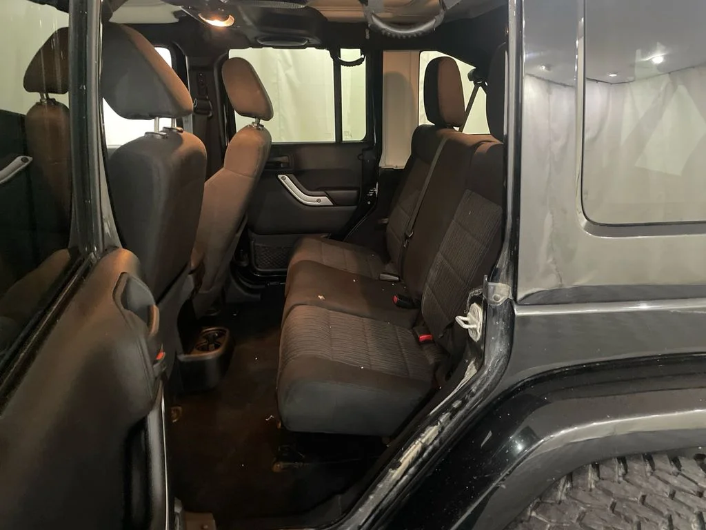 Used 2012  Jeep Rubicon image 27