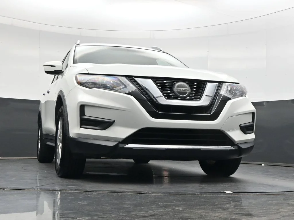 Used 2018 Glacier White Nissan SV image 25