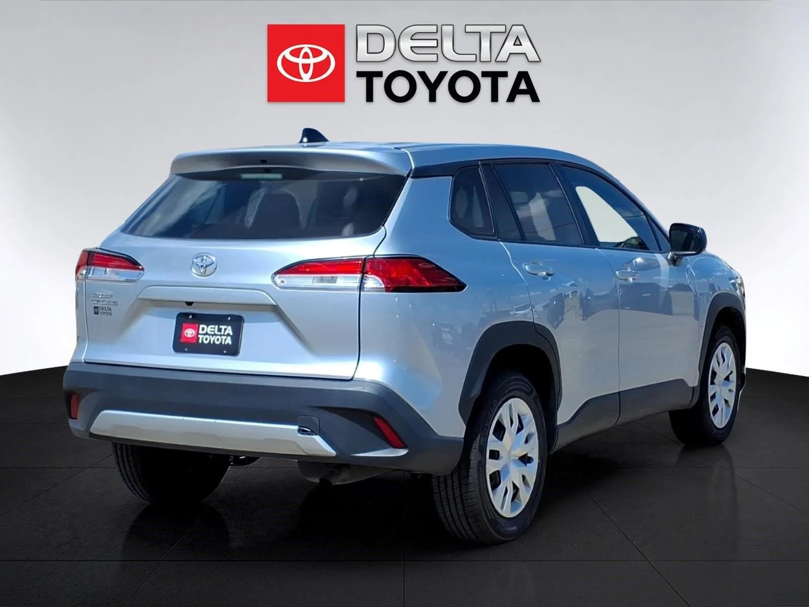 Used 2024 Sonic Silver Toyota L image 5