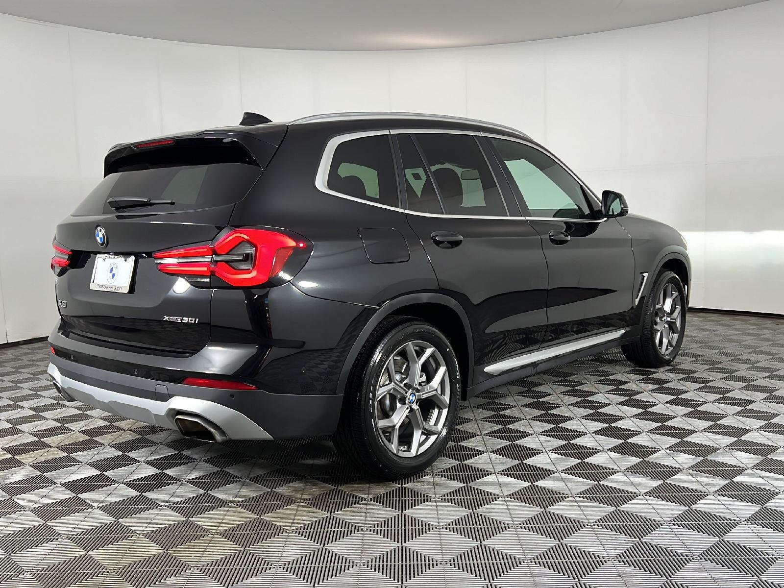 Used 2024 Black Sapphire Metallic BMW xDrive30i image 5