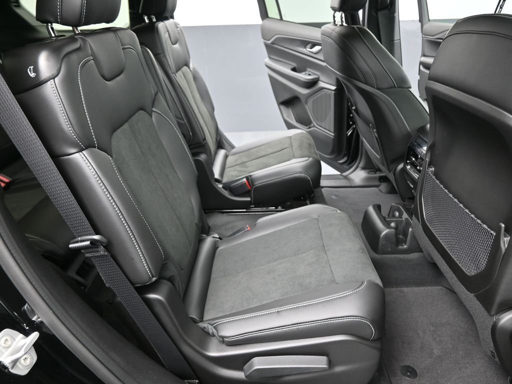 New 2025 Diamond Black Crystal Pearl-Coat Exterior Paint Jeep Altitude X image 24