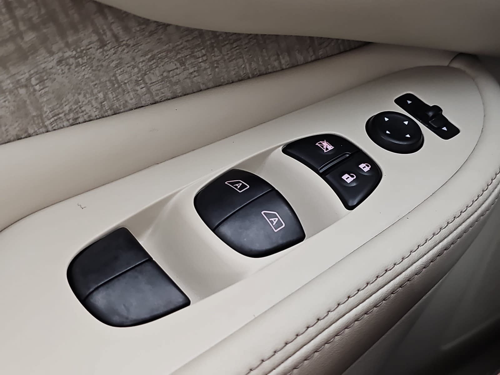 Used 2019 White Nissan SV image 26