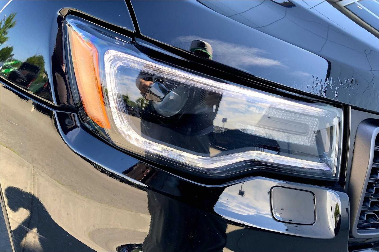 Used 2018 Diamond Black Crystal Pearlcoat Jeep High Altitude image 26