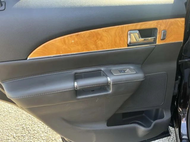 Used 2015 Brown Lincoln Base image 19