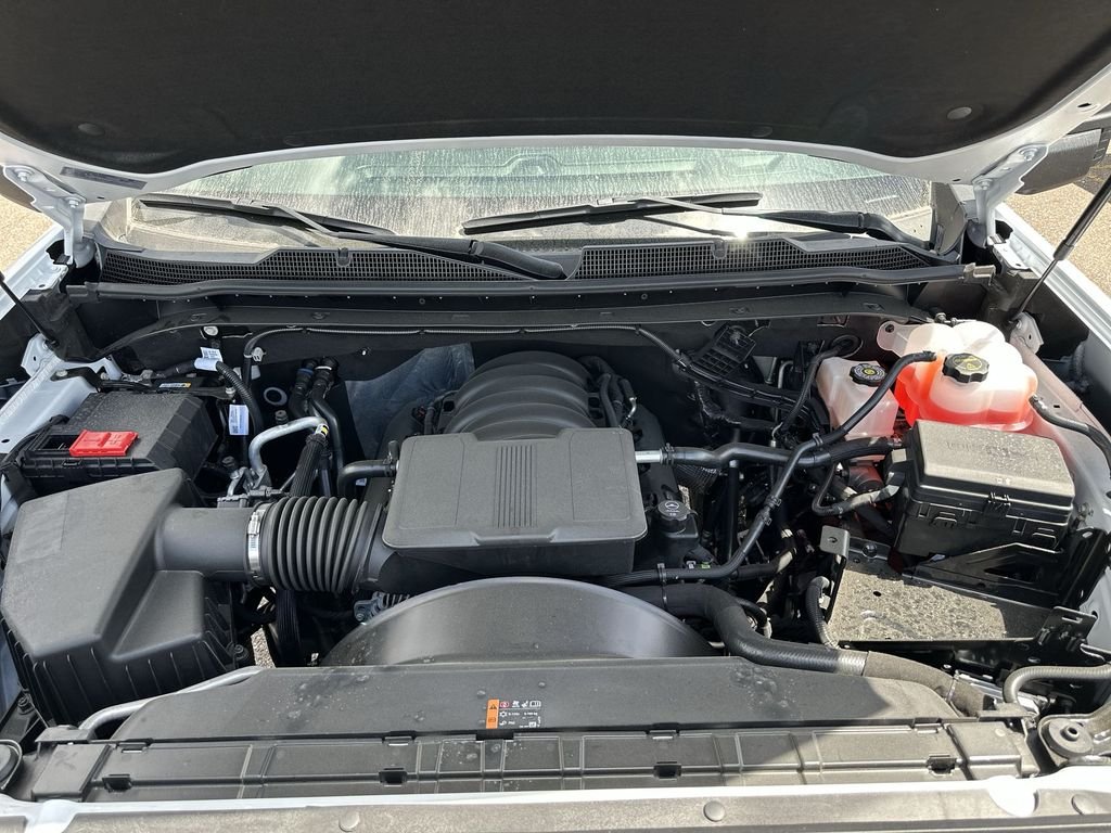 New 2026 Summit White Chevrolet Work Truck image 30