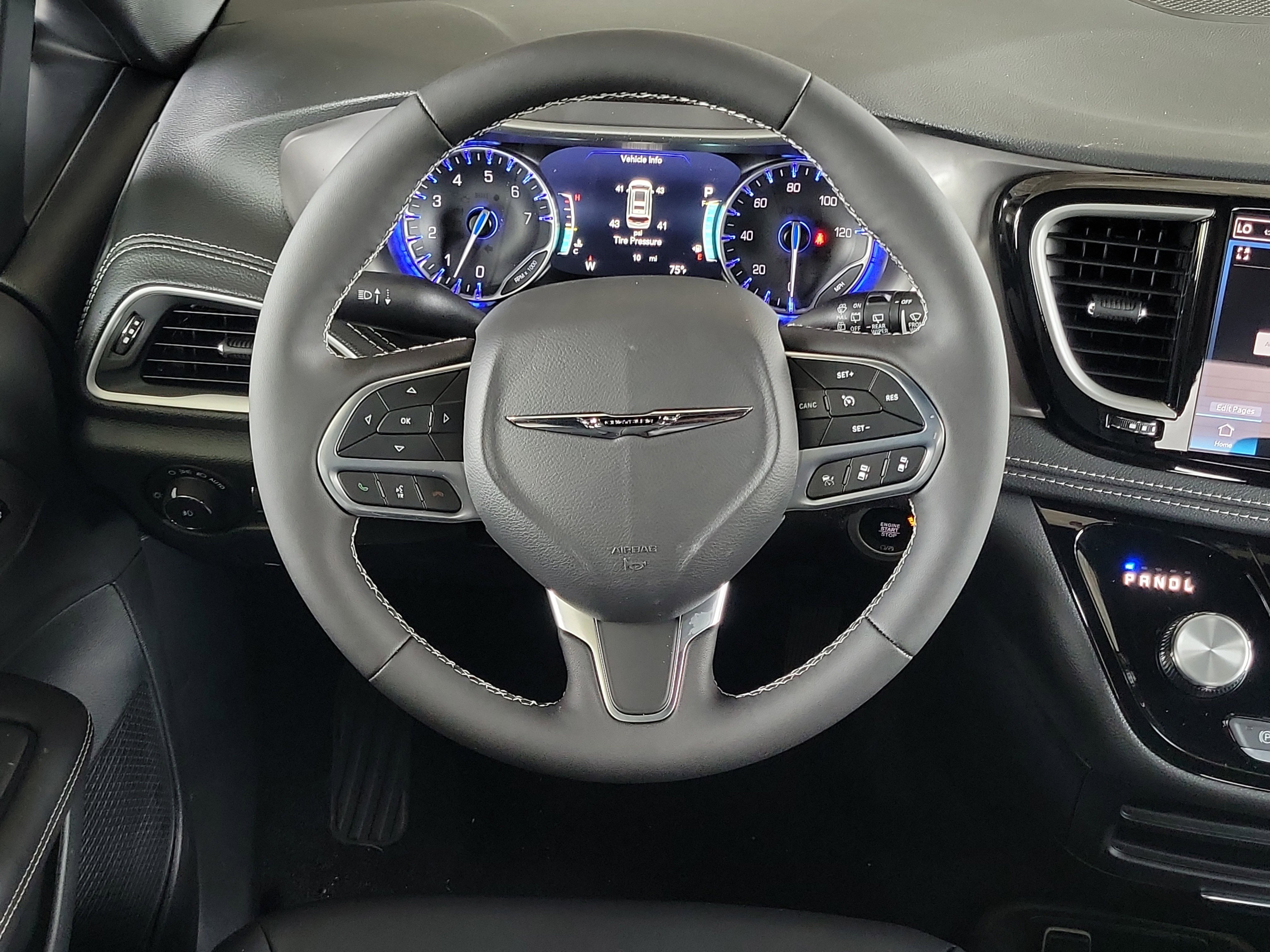 New 2026 Bright White Clear-Coat Exterior Paint Chrysler Select image 20