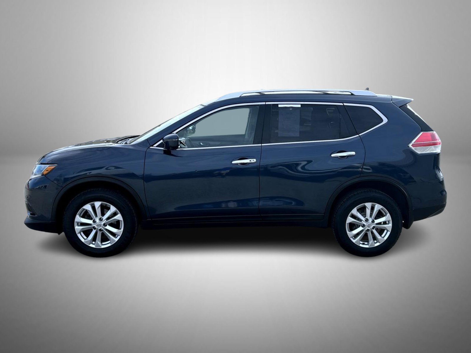 Used 2016 Blue Nissan SV image 8