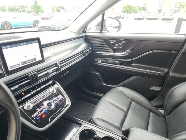 Used 2022 White Lincoln Standard image 28