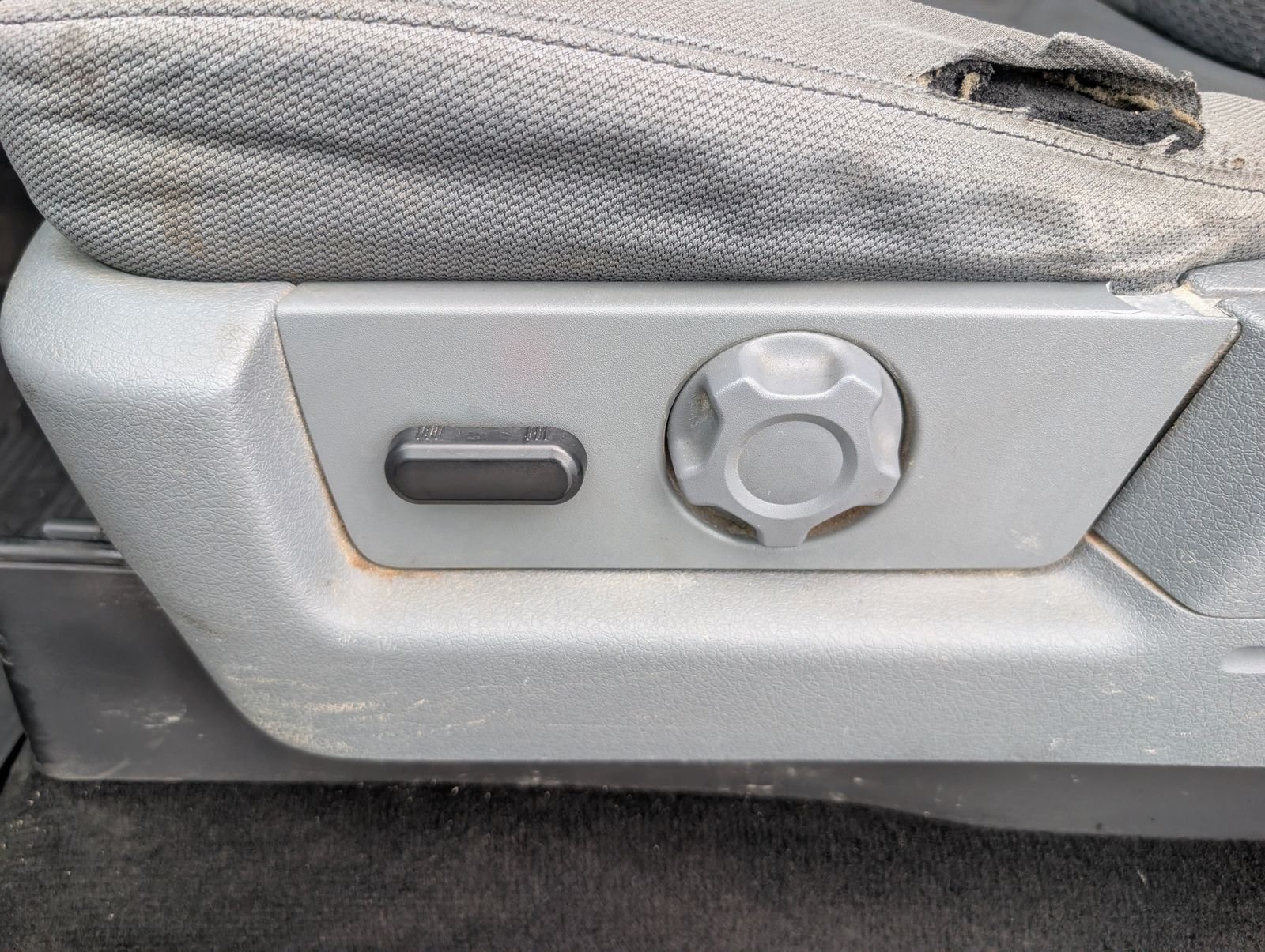 Used 2014 Ingot Silver Ford XLT image 15