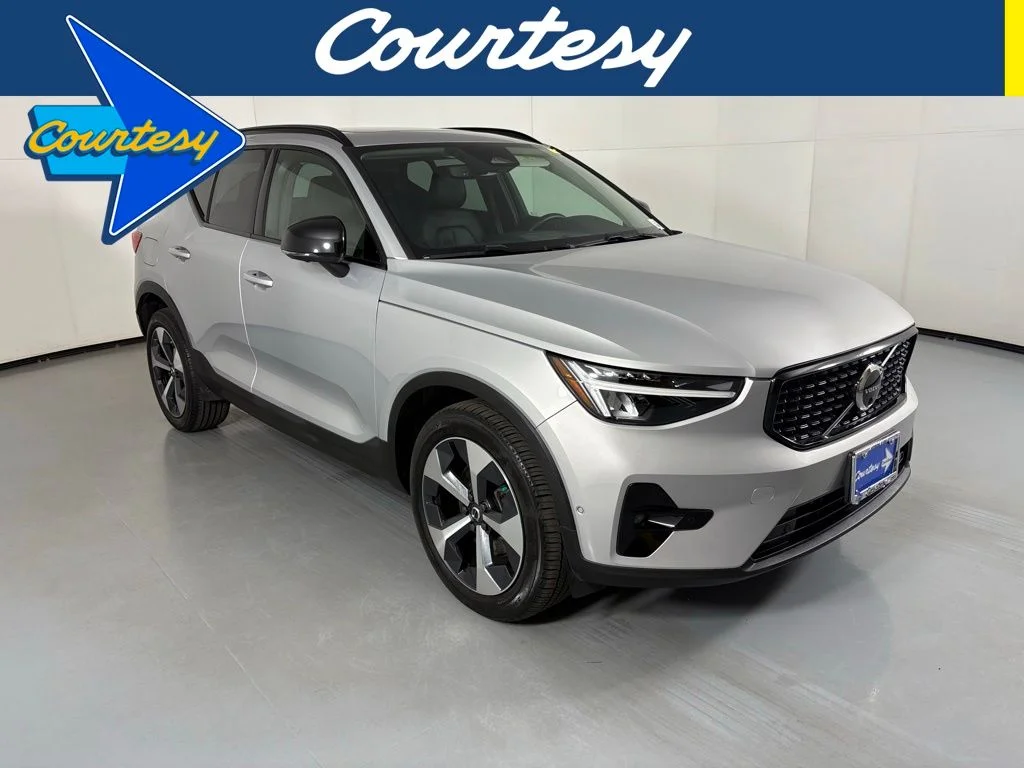 2023 Volvo XC40 B5 Plus Dark AWD's photo