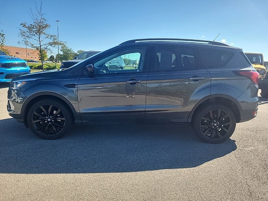 Used 2019 Ford Escape SE with VIN 1FMCU9GD1KUC47744 for sale in Lockport, IL