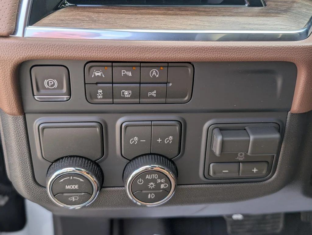 New 2026 Polar White Tricoat Chevrolet High Country image 23