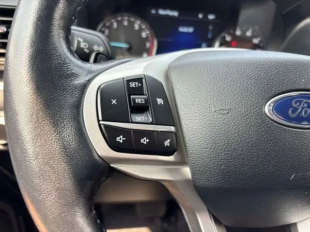 Used 2020 Silver Ford XLT image 30