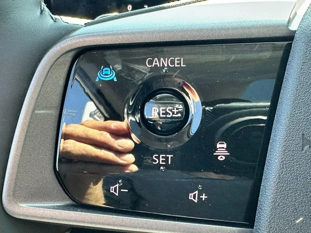 New 2026 Everest White Pearl TriCoat Nissan SL image 13