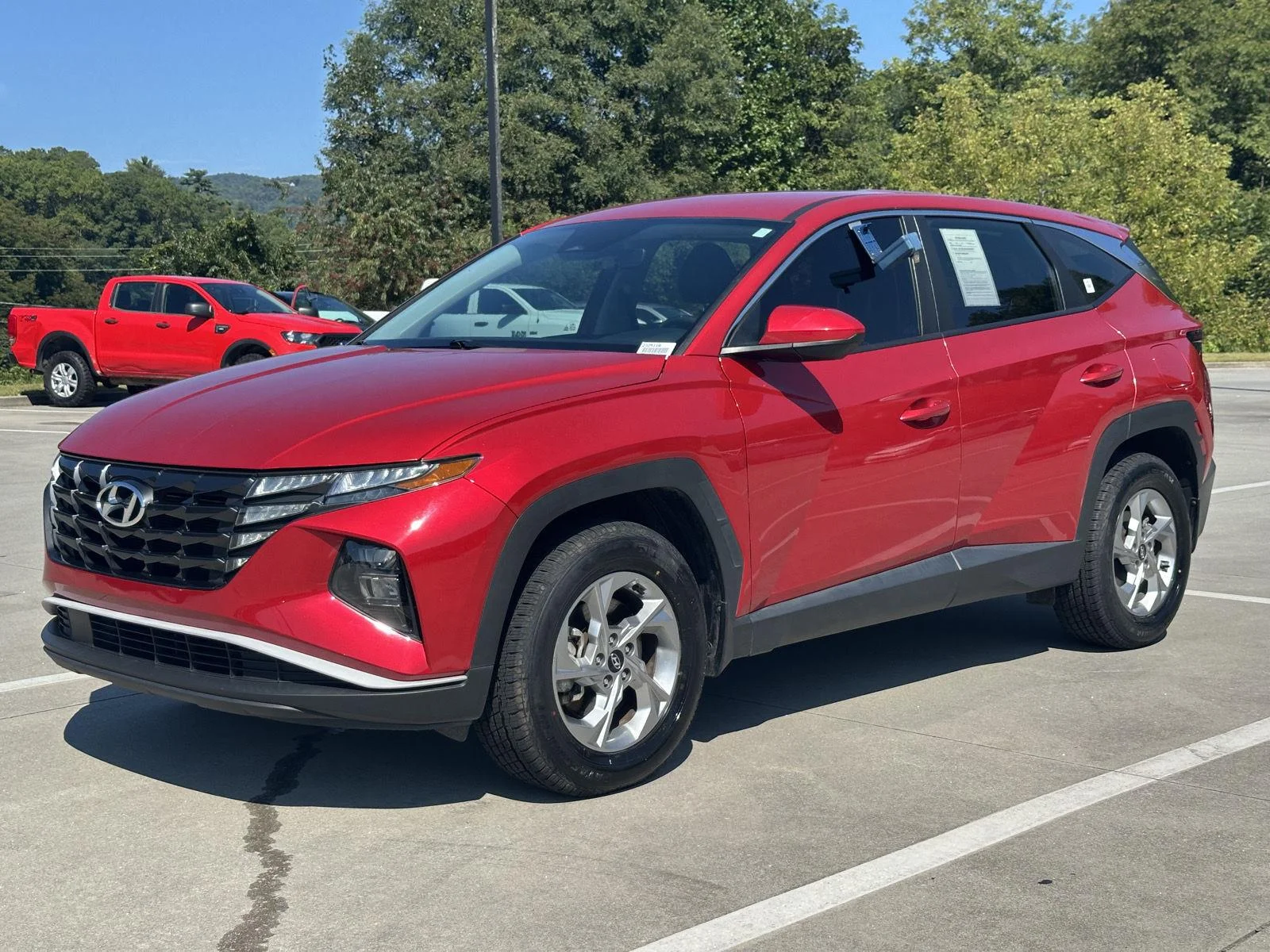 Used 2023 Calypso Red Hyundai SE image 3