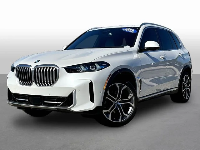 Used 2026 White BMW sDrive40i image 3