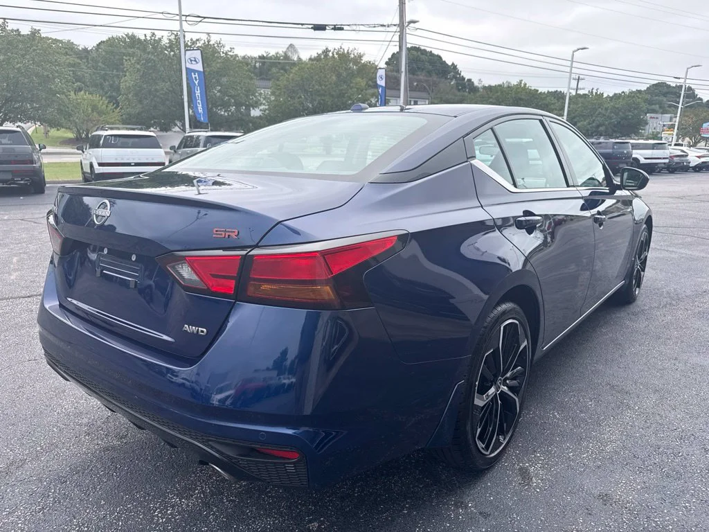 Used 2024 Blue Nissan 2.5 SR image 9