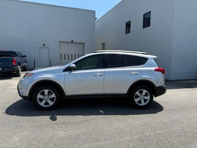 Used 2013 Classic Silver Metallic Toyota XLE image 5