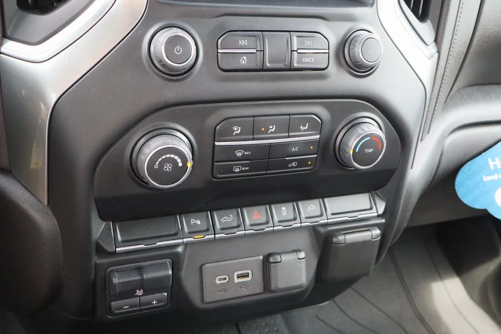 Used 2022 White Chevrolet LT image 18