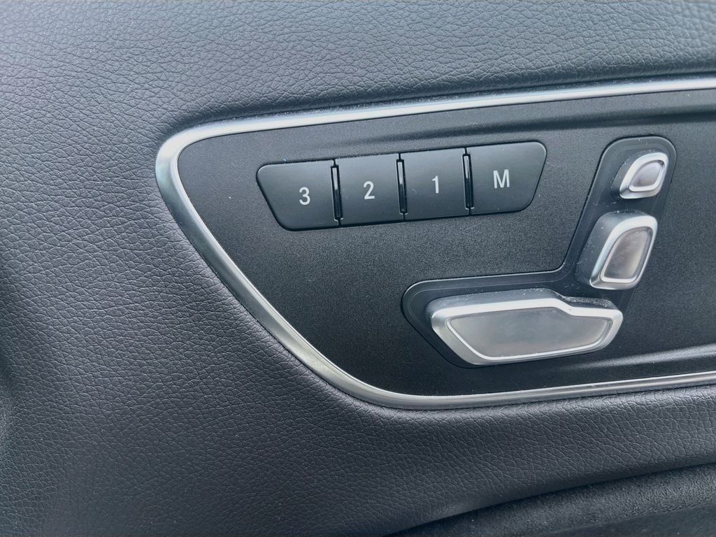 Used 2018  Mercedes-Benz GLA 250 image 25
