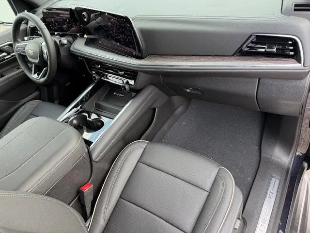 2025 Chevrolet Suburban Premier - Photo 18
