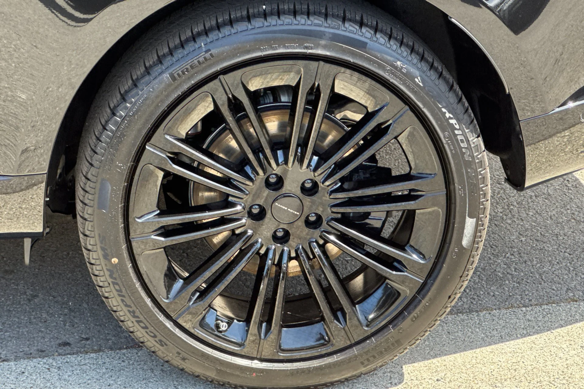 New 2026 SANTORINI BLACK Land Rover SE image 11