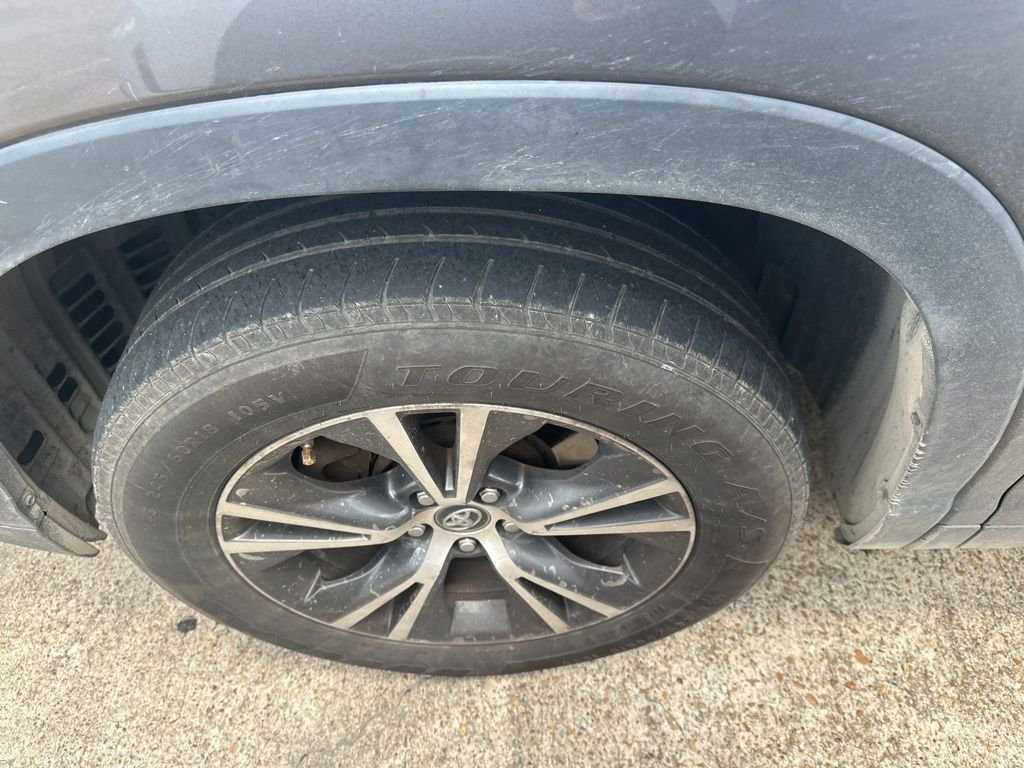 Used 2017 Gray Toyota LE image 4