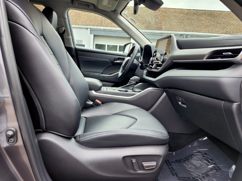 Used 2022 Gray Toyota XLE image 12