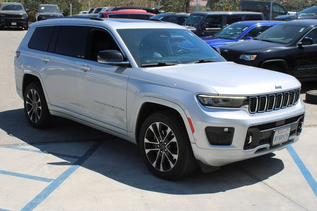 Used 2021 Silver Jeep Overland image 3