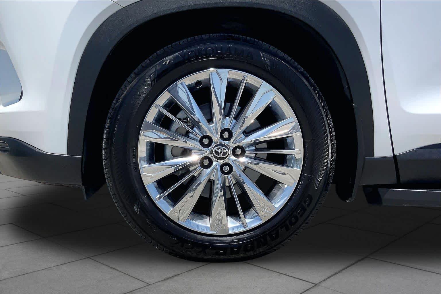 Certified Used 2026 Wind Chill Pearl Toyota Platinum image 11