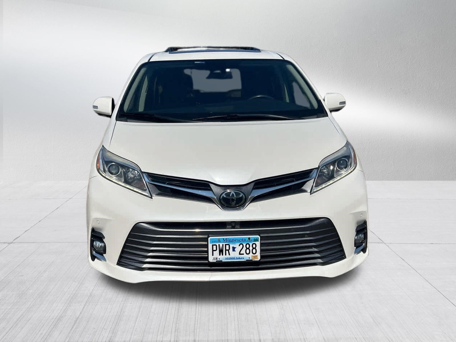 Used 2018 Toyota Sienna Limited with VIN 5TDDZ3DC6JS200294 for sale in Golden Valley, Minnesota