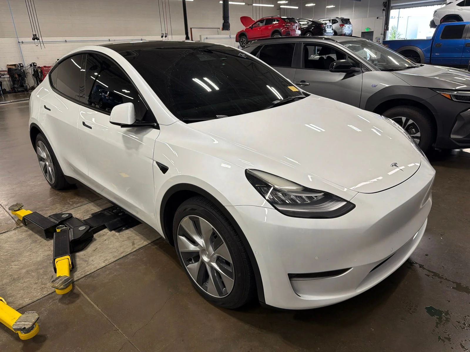 Used 2022 White Tesla Long Range image 3