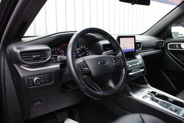 Used 2020 Black Ford XLT image 2