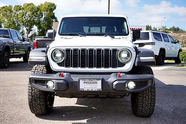 New 2026 Bright White Clear-Coat Exterior Paint Jeep Rubicon image 5