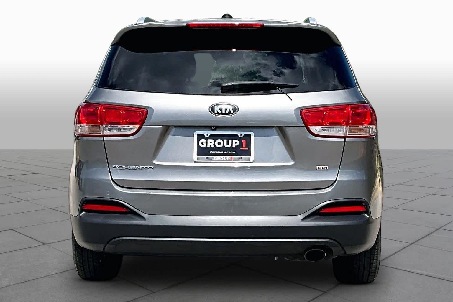 Used 2016 Titanium Silver Kia LX image 5