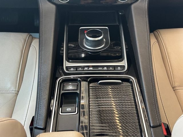 Used 2020 White Jaguar 25t Prestige image 6
