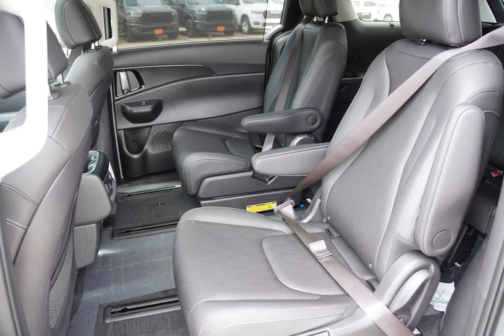 New 2027 Ceramic Silver Kia SX image 11