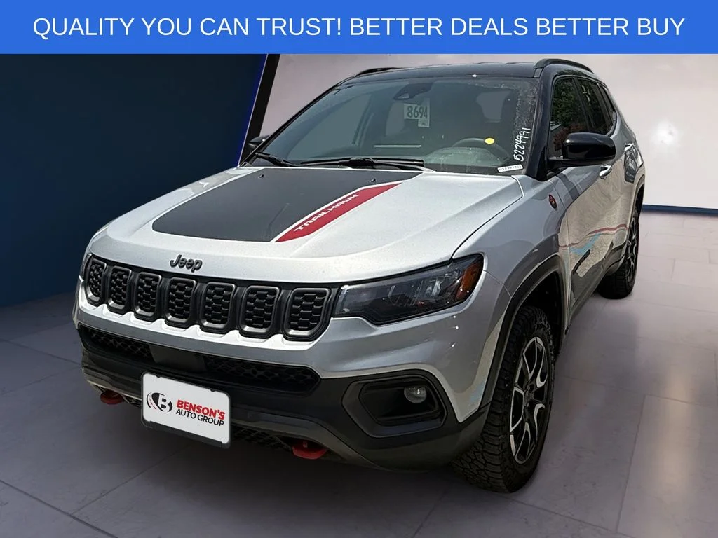 Used 2025 Silver Jeep Trailhawk image 1