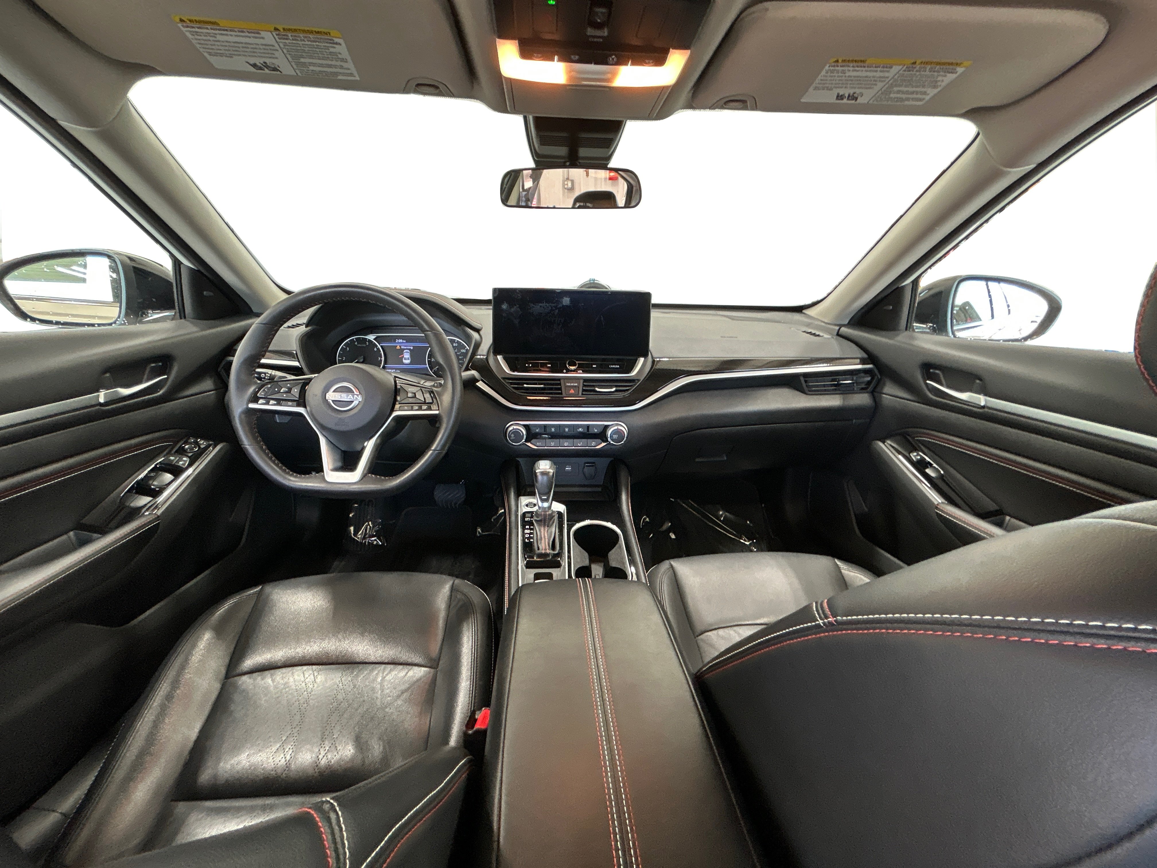 Used 2023 White Nissan 2.5 SR image 21