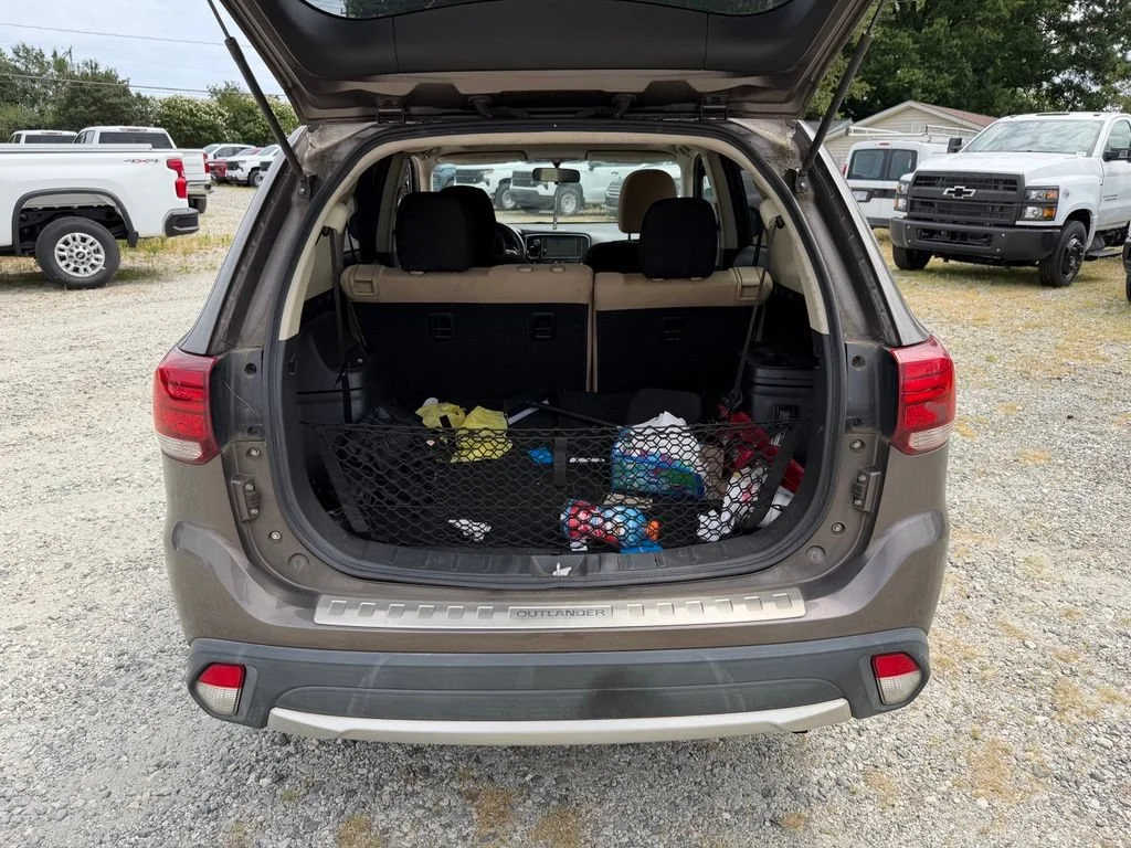 Used 2017  Mitsubishi SE image 12