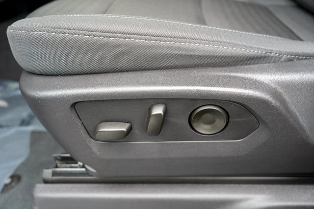 Used 2024  Chevrolet Custom image 18
